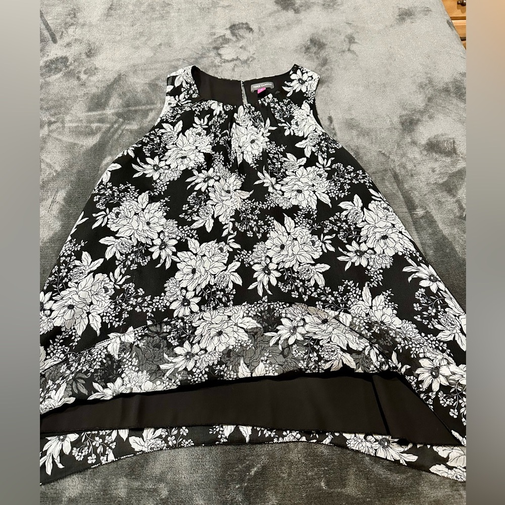 Vince Camuto sleeveless blouse - Picture 6 of 6